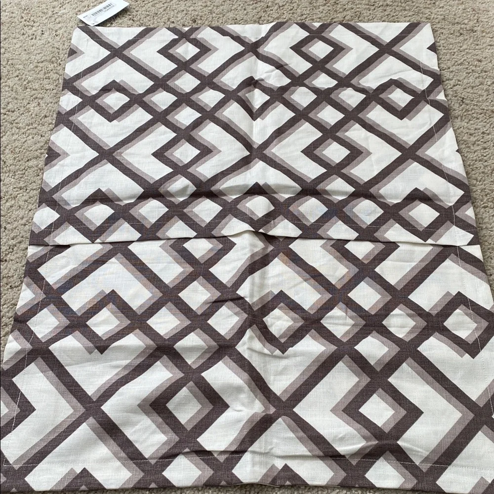 Beautiful Linen Duvet Cover. Queen. 1 King Sham/1 Standard Sham. NWT.